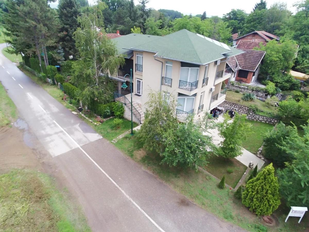 Sobe Emilija Hotel Veliko Gradiste Exterior photo